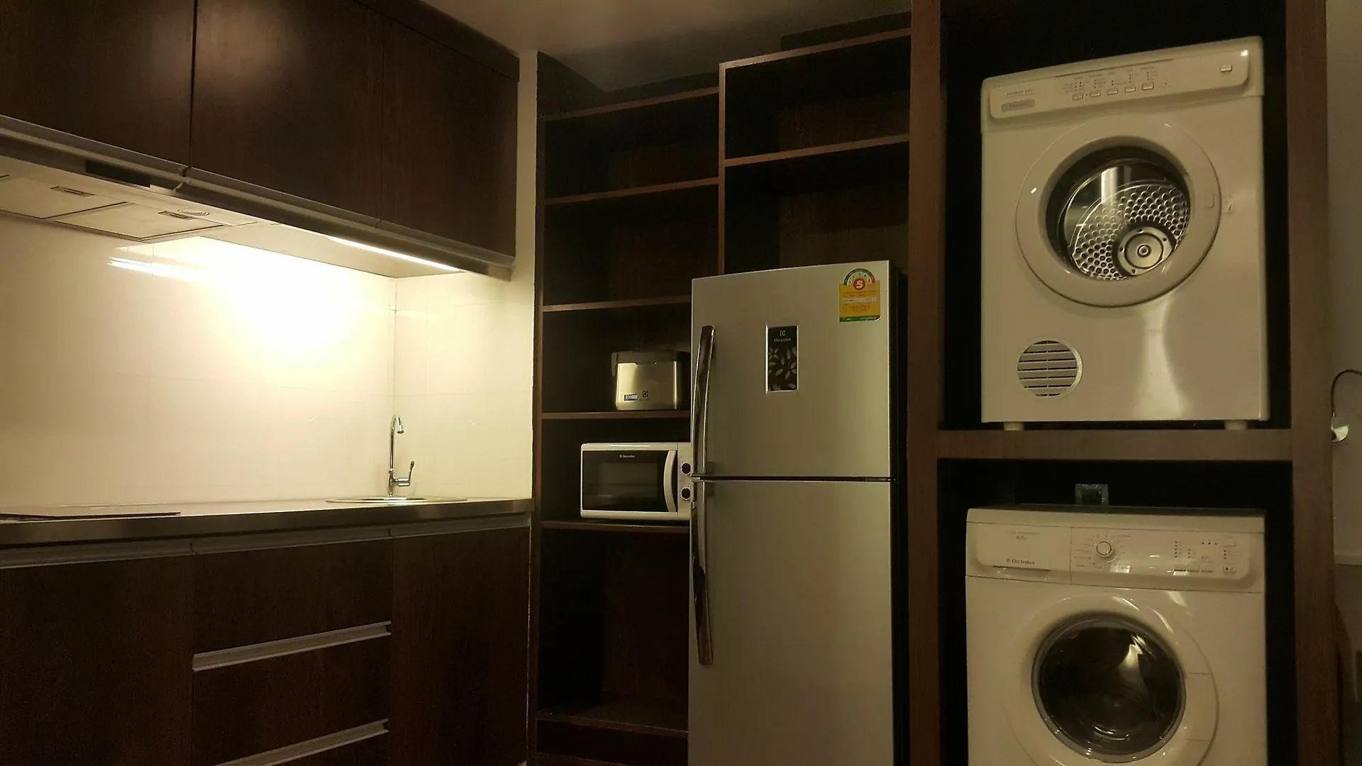 Clover Suites Royal Lake Yangon Apartment