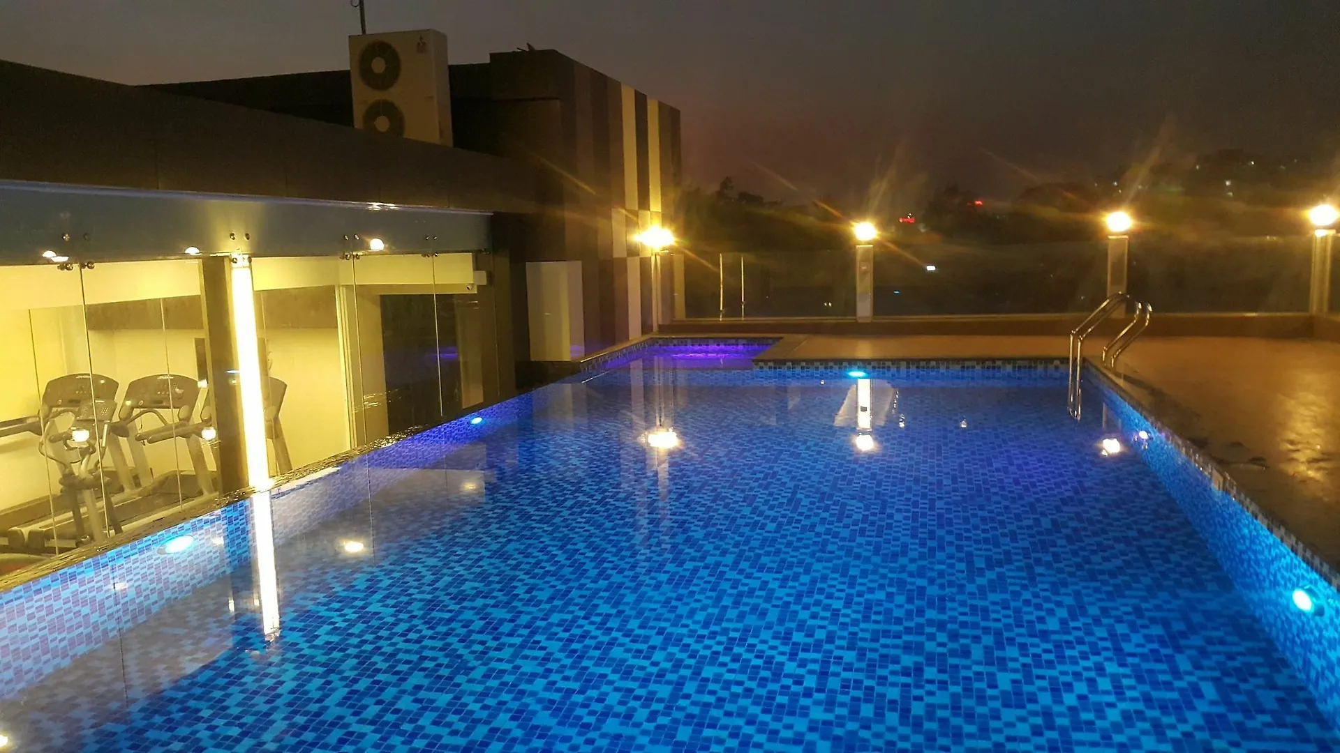 Apartment Clover Suites Royal Lake Yangon
