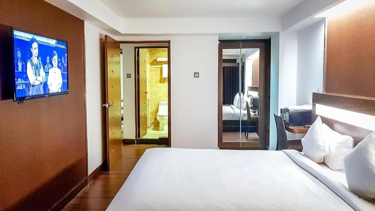 Clover Suites Royal Lake Yangon 0*,