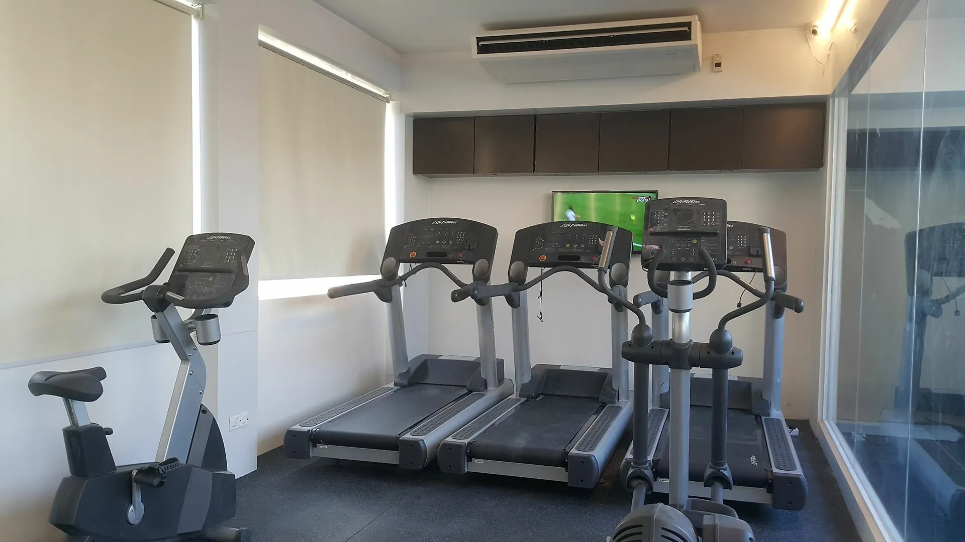 Clover Suites Royal Lake Yangon 0*,